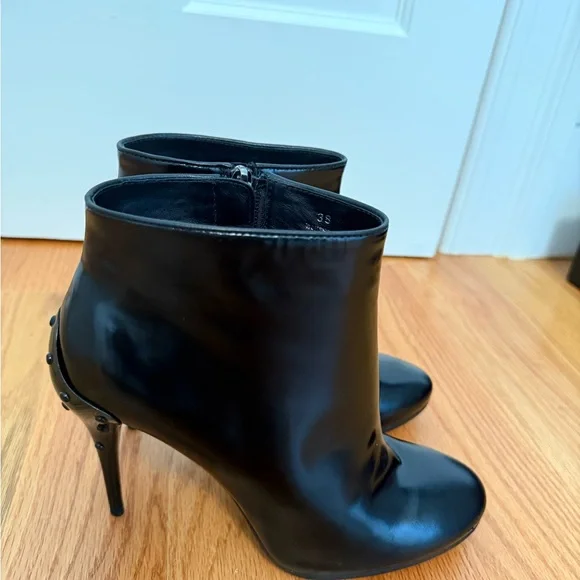 Tod's Sleek Black Heeled Boots - Picture 2 of 6